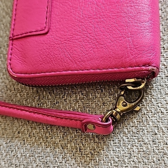 Fossil Pink wristlet - Picture 3 of 9